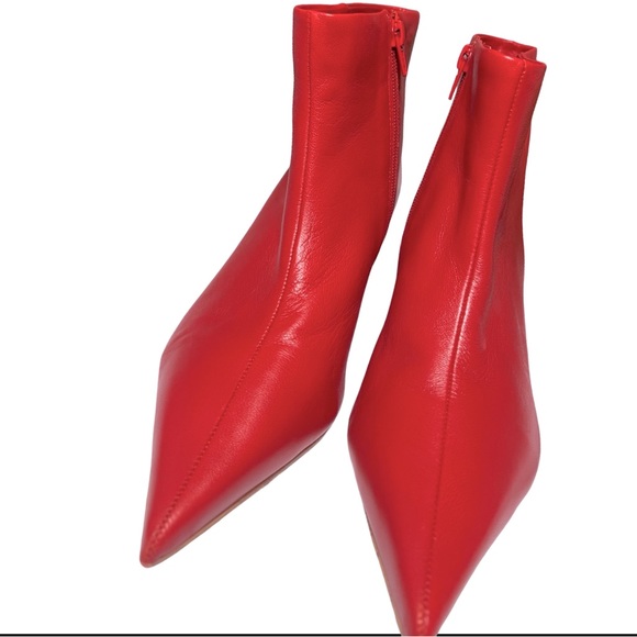 NWOB $140 Gianni Bini, the Georgina Leather Kitten Heel Booties - Picture 5 of 12